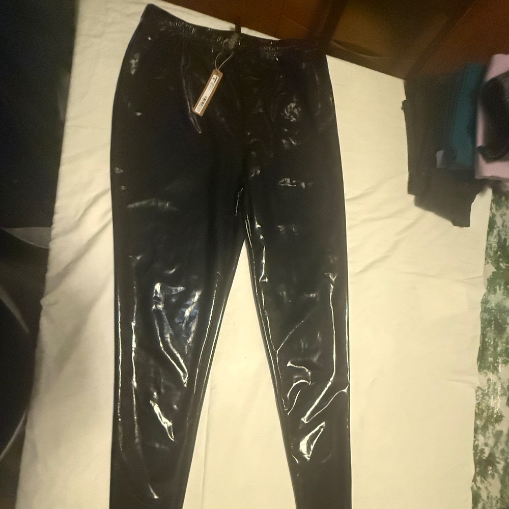 Skims Stretch Vinyl Legging in Onyx Black size L